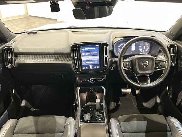 ボルボ ＸＣ４０ B4 AWD Rデザイン 新潟県 2020(令2)年 2.9万km クリスタルホワイトP ハーマンカードンサウンドシステム/純正HDDナビ/・フルセグ/ラジオ/BT/全方位カメラ/前後ドライブレコーダー/オートクルーズコントロール/Rデザイン専用ハーフレザーシート/Rデザイン専用ルーフレール/Rデザイン専用Fグリル・バンパー・オーバーフェンダー/Ｒデザイン専用スポーツサスペンション/前後クリアランスソナー/パワーシート（D/N）/・D席メモリー付/パワーバックドア/シートヒーター/ハンドルヒーター/ミラーヒーター/本革巻きステアリング/ブラインドスポットモニター/アクティブ・ベンディング・ライト/レーンキープアシスト/アイドリングストップ/スマートキー/プッシュスタート/純正19インチアルミホイール/純正フロアマット