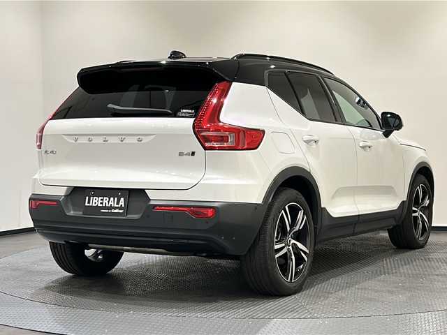 ボルボ ＸＣ４０ B4 AWD Rデザイン 新潟県 2020(令2)年 2.9万km クリスタルホワイトP ハーマンカードンサウンドシステム/純正HDDナビ/・フルセグ/ラジオ/BT/全方位カメラ/前後ドライブレコーダー/オートクルーズコントロール/Rデザイン専用ハーフレザーシート/Rデザイン専用ルーフレール/Rデザイン専用Fグリル・バンパー・オーバーフェンダー/Ｒデザイン専用スポーツサスペンション/前後クリアランスソナー/パワーシート（D/N）/・D席メモリー付/パワーバックドア/シートヒーター/ハンドルヒーター/ミラーヒーター/本革巻きステアリング/ブラインドスポットモニター/アクティブ・ベンディング・ライト/レーンキープアシスト/アイドリングストップ/スマートキー/プッシュスタート/純正19インチアルミホイール/純正フロアマット