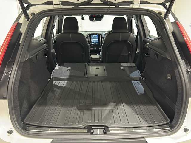 ボルボ ＸＣ４０ B4 AWD Rデザイン 新潟県 2020(令2)年 2.9万km クリスタルホワイトP ハーマンカードンサウンドシステム/純正HDDナビ/・フルセグ/ラジオ/BT/全方位カメラ/前後ドライブレコーダー/オートクルーズコントロール/Rデザイン専用ハーフレザーシート/Rデザイン専用ルーフレール/Rデザイン専用Fグリル・バンパー・オーバーフェンダー/Ｒデザイン専用スポーツサスペンション/前後クリアランスソナー/パワーシート（D/N）/・D席メモリー付/パワーバックドア/シートヒーター/ハンドルヒーター/ミラーヒーター/本革巻きステアリング/ブラインドスポットモニター/アクティブ・ベンディング・ライト/レーンキープアシスト/アイドリングストップ/スマートキー/プッシュスタート/純正19インチアルミホイール/純正フロアマット