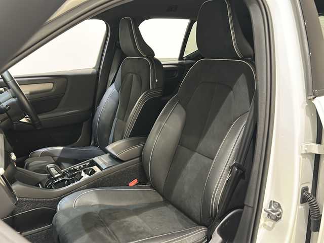 ボルボ ＸＣ４０ B4 AWD Rデザイン 新潟県 2020(令2)年 2.9万km クリスタルホワイトP ハーマンカードンサウンドシステム/純正HDDナビ/・フルセグ/ラジオ/BT/全方位カメラ/前後ドライブレコーダー/オートクルーズコントロール/Rデザイン専用ハーフレザーシート/Rデザイン専用ルーフレール/Rデザイン専用Fグリル・バンパー・オーバーフェンダー/Ｒデザイン専用スポーツサスペンション/前後クリアランスソナー/パワーシート（D/N）/・D席メモリー付/パワーバックドア/シートヒーター/ハンドルヒーター/ミラーヒーター/本革巻きステアリング/ブラインドスポットモニター/アクティブ・ベンディング・ライト/レーンキープアシスト/アイドリングストップ/スマートキー/プッシュスタート/純正19インチアルミホイール/純正フロアマット
