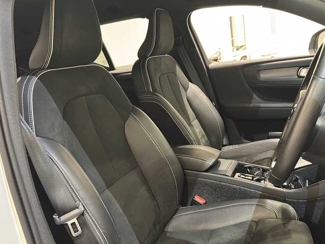 ボルボ ＸＣ４０ B4 AWD Rデザイン 新潟県 2020(令2)年 2.9万km クリスタルホワイトP ハーマンカードンサウンドシステム/純正HDDナビ/・フルセグ/ラジオ/BT/全方位カメラ/前後ドライブレコーダー/オートクルーズコントロール/Rデザイン専用ハーフレザーシート/Rデザイン専用ルーフレール/Rデザイン専用Fグリル・バンパー・オーバーフェンダー/Ｒデザイン専用スポーツサスペンション/前後クリアランスソナー/パワーシート（D/N）/・D席メモリー付/パワーバックドア/シートヒーター/ハンドルヒーター/ミラーヒーター/本革巻きステアリング/ブラインドスポットモニター/アクティブ・ベンディング・ライト/レーンキープアシスト/アイドリングストップ/スマートキー/プッシュスタート/純正19インチアルミホイール/純正フロアマット