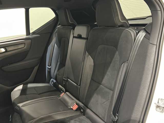 ボルボ ＸＣ４０ B4 AWD Rデザイン 新潟県 2020(令2)年 2.9万km クリスタルホワイトP ハーマンカードンサウンドシステム/純正HDDナビ/・フルセグ/ラジオ/BT/全方位カメラ/前後ドライブレコーダー/オートクルーズコントロール/Rデザイン専用ハーフレザーシート/Rデザイン専用ルーフレール/Rデザイン専用Fグリル・バンパー・オーバーフェンダー/Ｒデザイン専用スポーツサスペンション/前後クリアランスソナー/パワーシート（D/N）/・D席メモリー付/パワーバックドア/シートヒーター/ハンドルヒーター/ミラーヒーター/本革巻きステアリング/ブラインドスポットモニター/アクティブ・ベンディング・ライト/レーンキープアシスト/アイドリングストップ/スマートキー/プッシュスタート/純正19インチアルミホイール/純正フロアマット