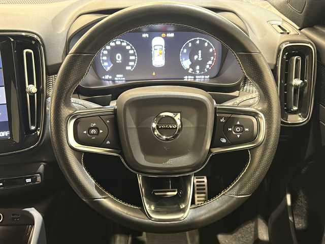 ボルボ ＸＣ４０ B4 AWD Rデザイン 新潟県 2020(令2)年 2.9万km クリスタルホワイトP ハーマンカードンサウンドシステム/純正HDDナビ/・フルセグ/ラジオ/BT/全方位カメラ/前後ドライブレコーダー/オートクルーズコントロール/Rデザイン専用ハーフレザーシート/Rデザイン専用ルーフレール/Rデザイン専用Fグリル・バンパー・オーバーフェンダー/Ｒデザイン専用スポーツサスペンション/前後クリアランスソナー/パワーシート（D/N）/・D席メモリー付/パワーバックドア/シートヒーター/ハンドルヒーター/ミラーヒーター/本革巻きステアリング/ブラインドスポットモニター/アクティブ・ベンディング・ライト/レーンキープアシスト/アイドリングストップ/スマートキー/プッシュスタート/純正19インチアルミホイール/純正フロアマット