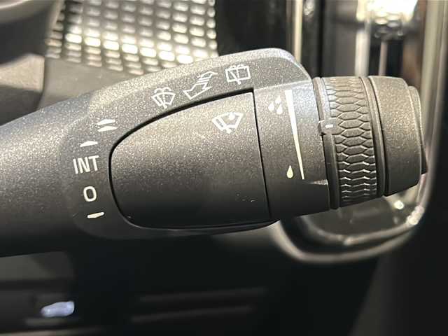 ボルボ ＸＣ４０ B4 AWD Rデザイン 新潟県 2020(令2)年 2.9万km クリスタルホワイトP ハーマンカードンサウンドシステム/純正HDDナビ/・フルセグ/ラジオ/BT/全方位カメラ/前後ドライブレコーダー/オートクルーズコントロール/Rデザイン専用ハーフレザーシート/Rデザイン専用ルーフレール/Rデザイン専用Fグリル・バンパー・オーバーフェンダー/Ｒデザイン専用スポーツサスペンション/前後クリアランスソナー/パワーシート（D/N）/・D席メモリー付/パワーバックドア/シートヒーター/ハンドルヒーター/ミラーヒーター/本革巻きステアリング/ブラインドスポットモニター/アクティブ・ベンディング・ライト/レーンキープアシスト/アイドリングストップ/スマートキー/プッシュスタート/純正19インチアルミホイール/純正フロアマット