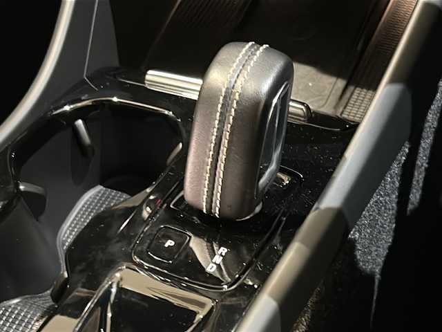 ボルボ ＸＣ４０ B4 AWD Rデザイン 新潟県 2020(令2)年 2.9万km クリスタルホワイトP ハーマンカードンサウンドシステム/純正HDDナビ/・フルセグ/ラジオ/BT/全方位カメラ/前後ドライブレコーダー/オートクルーズコントロール/Rデザイン専用ハーフレザーシート/Rデザイン専用ルーフレール/Rデザイン専用Fグリル・バンパー・オーバーフェンダー/Ｒデザイン専用スポーツサスペンション/前後クリアランスソナー/パワーシート（D/N）/・D席メモリー付/パワーバックドア/シートヒーター/ハンドルヒーター/ミラーヒーター/本革巻きステアリング/ブラインドスポットモニター/アクティブ・ベンディング・ライト/レーンキープアシスト/アイドリングストップ/スマートキー/プッシュスタート/純正19インチアルミホイール/純正フロアマット