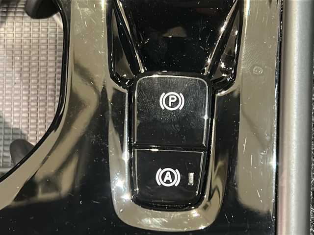 ボルボ ＸＣ４０ B4 AWD Rデザイン 新潟県 2020(令2)年 2.9万km クリスタルホワイトP ハーマンカードンサウンドシステム/純正HDDナビ/・フルセグ/ラジオ/BT/全方位カメラ/前後ドライブレコーダー/オートクルーズコントロール/Rデザイン専用ハーフレザーシート/Rデザイン専用ルーフレール/Rデザイン専用Fグリル・バンパー・オーバーフェンダー/Ｒデザイン専用スポーツサスペンション/前後クリアランスソナー/パワーシート（D/N）/・D席メモリー付/パワーバックドア/シートヒーター/ハンドルヒーター/ミラーヒーター/本革巻きステアリング/ブラインドスポットモニター/アクティブ・ベンディング・ライト/レーンキープアシスト/アイドリングストップ/スマートキー/プッシュスタート/純正19インチアルミホイール/純正フロアマット