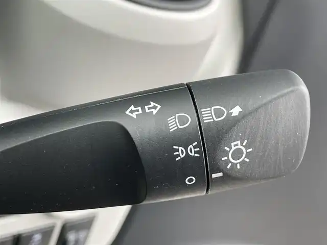 ダイハツ ミラ イース X SAⅢ 香川県 2019(令1)年 2.1万km ホワイト 登録時走行距離：20501km/ケンウッドメモリナビ/　CD再生　BT接続/スマートアシスト/クリアランスソナー/オートハイビーム/LEDヘッドライト/レベライザヘッドライト/アイドリングストップ/横滑り防止装置/電動格納ミラー/ドアバイザー/フロアマット/リモコンキー