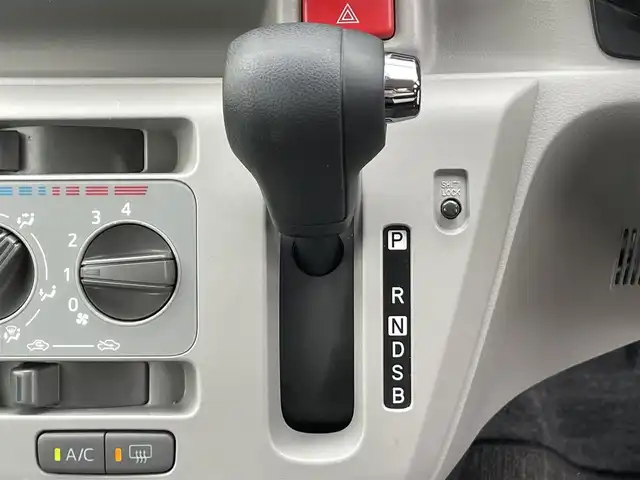 ダイハツ ミラ イース X SAⅢ 香川県 2019(令1)年 2.1万km ホワイト 登録時走行距離：20501km/ケンウッドメモリナビ/　CD再生　BT接続/スマートアシスト/クリアランスソナー/オートハイビーム/LEDヘッドライト/レベライザヘッドライト/アイドリングストップ/横滑り防止装置/電動格納ミラー/ドアバイザー/フロアマット/リモコンキー