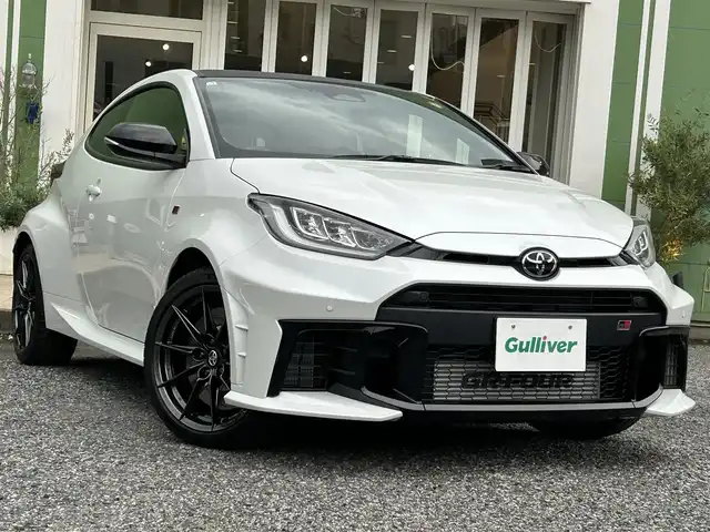 トヨタ ＧＲヤリス RZ ハイパフォーマンス 埼玉県 2025(令7)年 0.1万km未満 プラチナホワイトパールマイカ MC後の登録済未使用車/8速AT＋パドルシフト/サブラジエター＋コールドエアインテーク/コンフォートパッケージ/前席シートヒーター/JBLサウンド/純正ナビTV/バックカメラ/ビルトインETC/前後ドラレコ/LEDヘッドライト/クリアランスソナー/レーダークルーズコントロール/衝突軽減ブレーキ/プッシュスタート/スマートキーｘ２/純正フロアマット/保証書付整備手帳/取扱説明書