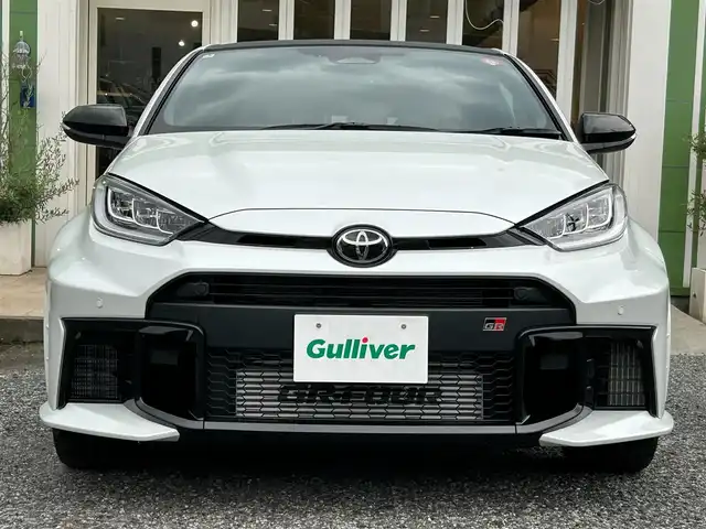 トヨタ ＧＲヤリス RZ ハイパフォーマンス 埼玉県 2025(令7)年 0.1万km未満 プラチナホワイトパールマイカ MC後の登録済未使用車/8速AT＋パドルシフト/サブラジエター＋コールドエアインテーク/コンフォートパッケージ/前席シートヒーター/JBLサウンド/純正ナビTV/バックカメラ/ビルトインETC/前後ドラレコ/LEDヘッドライト/クリアランスソナー/レーダークルーズコントロール/衝突軽減ブレーキ/プッシュスタート/スマートキーｘ２/純正フロアマット/保証書付整備手帳/取扱説明書