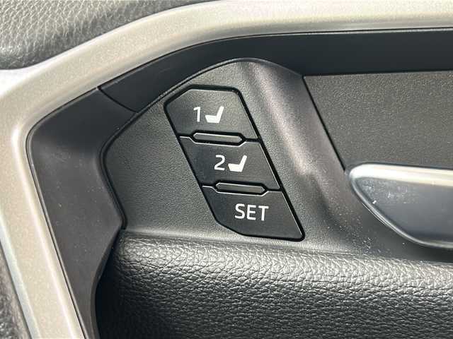 トヨタ ＲＡＶ４ HV アドベンチャー オフロードPKGⅡ 福島県 2024(令6)年 1.3万km スーパーホワイトⅡ 登録時走行距離：12221ｋｍ/ワンオーナー/純正メーカーナビ/(AM/FM/BT/フルセグTV)/衝突軽減システム/ブラインドスポットモニター/レインクリアリングブルーミラー/レーンディパーチャーアラート/追従クルーズコントロール/パノラミックビューモニター/ETC2.0/電動リアゲート/オートライト/オートマチックハイビーム/本革シート/純正LEDフォグ/純正AW/電格ミラー/プッシュスタート/シートヒーター/NanoeX/横滑り防止/ドラレコ/運転モード切替/AC１００V/サイドバイザー/ステアリングヒーター/コーナーセンサー/パワーシート/メモリーシート/ウィンカーミラー/スペアキー/保証書/取扱説明書