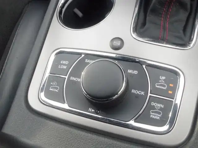 クライスラー・ジープ ジープ グランドチェロキー トレイルホーク 岩手県 2020(令2)年 3.6万km グラニトクリスタル アドバンスドブレーキ/ブラインドスポット/レーンキープ/アダプティブクルーズ/純正メモリナビ/フルセグTV/バック・サイドカメラ/前後ドラレコ/DSRC/アクティブパークセンス/ステアリングヒーター/ハーフレザー/パワーシート/シートヒーター/シートベンチレーター/パワーバックドア/社外ルーフラック