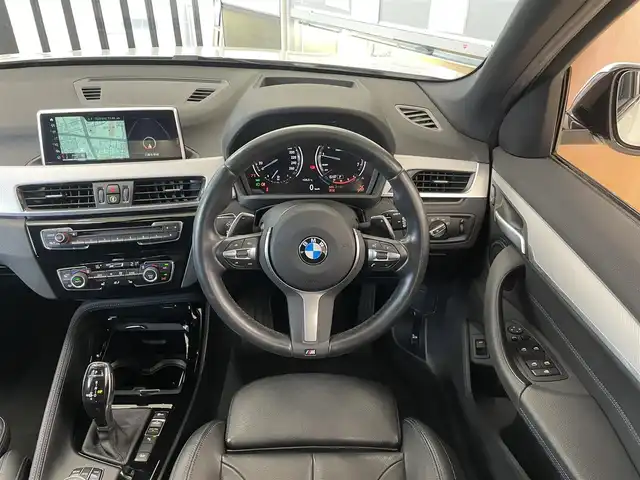 ＢＭＷ Ｘ１ xDrive 20i Mスポーツ 東京都 2018(平30)年 1.5万km アルピンホワイトⅢ ハイラインパッケージ/・ブラックレザーシート/・シートヒーターD+N席/・パワーシートD+N席/アドバンスドアクティブセーフティパッケージ/・アクティブクルーズコントロール/・ヘッドアップディスプレイ/インテリジェントセーフティ/・衝突警告/・歩行者警告/・車線逸脱警告/純正ナビ/【DVD/BT】/リアビューカメラ/パークディスタンスコントロール/純正18インチアルミ/ドライブレコーダー/ETC/保証書/取扱説明書
