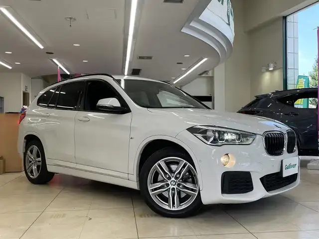 ＢＭＷ Ｘ１ xDrive 20i Mスポーツ 東京都 2018(平30)年 1.5万km アルピンホワイトⅢ ハイラインパッケージ/・ブラックレザーシート/・シートヒーターD+N席/・パワーシートD+N席/アドバンスドアクティブセーフティパッケージ/・アクティブクルーズコントロール/・ヘッドアップディスプレイ/インテリジェントセーフティ/・衝突警告/・歩行者警告/・車線逸脱警告/純正ナビ/【DVD/BT】/リアビューカメラ/パークディスタンスコントロール/純正18インチアルミ/ドライブレコーダー/ETC/保証書/取扱説明書