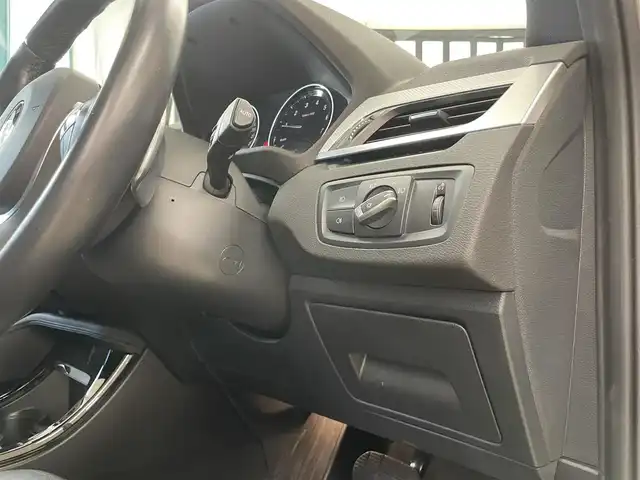ＢＭＷ Ｘ１ xDrive 20i Mスポーツ 東京都 2018(平30)年 1.5万km アルピンホワイトⅢ ハイラインパッケージ/・ブラックレザーシート/・シートヒーターD+N席/・パワーシートD+N席/アドバンスドアクティブセーフティパッケージ/・アクティブクルーズコントロール/・ヘッドアップディスプレイ/インテリジェントセーフティ/・衝突警告/・歩行者警告/・車線逸脱警告/純正ナビ/【DVD/BT】/リアビューカメラ/パークディスタンスコントロール/純正18インチアルミ/ドライブレコーダー/ETC/保証書/取扱説明書