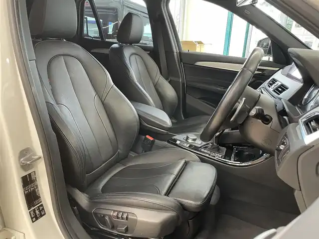 ＢＭＷ Ｘ１ xDrive 20i Mスポーツ 東京都 2018(平30)年 1.5万km アルピンホワイトⅢ ハイラインパッケージ/・ブラックレザーシート/・シートヒーターD+N席/・パワーシートD+N席/アドバンスドアクティブセーフティパッケージ/・アクティブクルーズコントロール/・ヘッドアップディスプレイ/インテリジェントセーフティ/・衝突警告/・歩行者警告/・車線逸脱警告/純正ナビ/【DVD/BT】/リアビューカメラ/パークディスタンスコントロール/純正18インチアルミ/ドライブレコーダー/ETC/保証書/取扱説明書