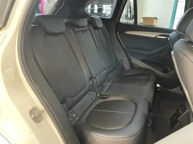 ＢＭＷ Ｘ１ xDrive 20i Mスポーツ 東京都 2018(平30)年 1.5万km アルピンホワイトⅢ ハイラインパッケージ/・ブラックレザーシート/・シートヒーターD+N席/・パワーシートD+N席/アドバンスドアクティブセーフティパッケージ/・アクティブクルーズコントロール/・ヘッドアップディスプレイ/インテリジェントセーフティ/・衝突警告/・歩行者警告/・車線逸脱警告/純正ナビ/【DVD/BT】/リアビューカメラ/パークディスタンスコントロール/純正18インチアルミ/ドライブレコーダー/ETC/保証書/取扱説明書