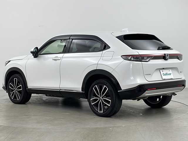 ホンダ ヴェゼル ハイブリッド e:HEV Z 道央・札幌 2021(令3)年 3万km プラチナホワイトパール ・4WD/・純正ナビ/　CD/DVD/SD/BT/USB/・フルセグTV/・バックカメラ/・社外前後ドライブレコーダー/・HONDA SENSING/　衝突軽減/　踏み間違え防止/　レーンキープアシスト/　標識認識/　アダプティブクルーズコントロール/　先行車発進お知らせ/　路外逸脱防止/・ブラインドスポットモニター/・前席シートヒーター/・革巻ステアリング/・ステアリングヒーター/・ステアリングリモコン/・パドルシフト/・ハンズフリーパワーバックドア /・ミラーヒーター/・オートライト/・LEDヘッドライト/・フォグランプ/・ワイパーデアイサー /・ETC/・純正フロアマット/・ドアバイザー/・18インチ純正アルミホイール/・積込タイヤ/・スペアキー/・取扱説明書/・保証書