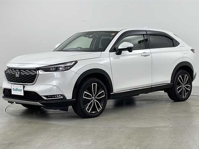 ホンダ ヴェゼル ハイブリッド e:HEV Z 道央・札幌 2021(令3)年 3万km プラチナホワイトパール ・4WD/・純正ナビ/　CD/DVD/SD/BT/USB/・フルセグTV/・バックカメラ/・社外前後ドライブレコーダー/・HONDA SENSING/　衝突軽減/　踏み間違え防止/　レーンキープアシスト/　標識認識/　アダプティブクルーズコントロール/　先行車発進お知らせ/　路外逸脱防止/・ブラインドスポットモニター/・前席シートヒーター/・革巻ステアリング/・ステアリングヒーター/・ステアリングリモコン/・パドルシフト/・ハンズフリーパワーバックドア /・ミラーヒーター/・オートライト/・LEDヘッドライト/・フォグランプ/・ワイパーデアイサー /・ETC/・純正フロアマット/・ドアバイザー/・18インチ純正アルミホイール/・積込タイヤ/・スペアキー/・取扱説明書/・保証書
