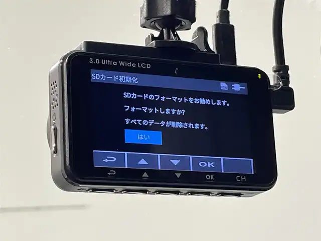 トヨタ ヴォクシー ハイブリッド S－Z 愛知県 2022(令4)年 1.8万km ホワイトパールクリスタルシャイン 純正10.5インチナビ/（Bluetooth/AM/FM/フルセグTV/Carplay/CD/DVD）/快適利便パッケージ/　　-2列目シートヒーター/　　-ステアリングヒーター/　　-オットマン/　　-キャプテンシート/　　-電動バックドア/ベットキット/トヨタセーフティセンス/　　-プリクラッシュセーフティ/　　-レーントレーニングアシスト＋レーンディパーチャーアラート/　　-レーダークルーズコントロール/　　-オートマチックハイビーム/　　-ロードサインアシスト/　　-発進遅れ告知/両側電動スライドドア（ハンズフリー機能有）/ビルトインETC2.0/AC100V/シートヒーター/LEDヘッドライト/LEDフォグランプ/バックカメラ/コーナーセンサー/スマートキー/スペアキー1本/オートブレーキホールド/電動パーキングブレーキ/後席サンシェード