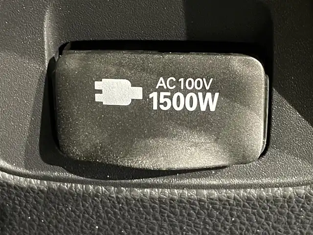 トヨタ ヴォクシー ハイブリッド S－Z 愛知県 2022(令4)年 1.8万km ホワイトパールクリスタルシャイン 純正10.5インチナビ/（Bluetooth/AM/FM/フルセグTV/Carplay/CD/DVD）/快適利便パッケージ/　　-2列目シートヒーター/　　-ステアリングヒーター/　　-オットマン/　　-キャプテンシート/　　-電動バックドア/ベットキット/トヨタセーフティセンス/　　-プリクラッシュセーフティ/　　-レーントレーニングアシスト＋レーンディパーチャーアラート/　　-レーダークルーズコントロール/　　-オートマチックハイビーム/　　-ロードサインアシスト/　　-発進遅れ告知/両側電動スライドドア（ハンズフリー機能有）/ビルトインETC2.0/AC100V/シートヒーター/LEDヘッドライト/LEDフォグランプ/バックカメラ/コーナーセンサー/スマートキー/スペアキー1本/オートブレーキホールド/電動パーキングブレーキ/後席サンシェード