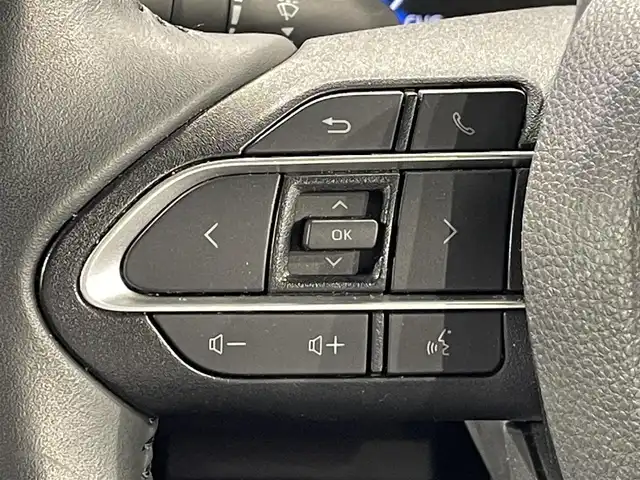 トヨタ ヴォクシー ハイブリッド S－Z 愛知県 2022(令4)年 1.8万km ホワイトパールクリスタルシャイン 純正10.5インチナビ/（Bluetooth/AM/FM/フルセグTV/Carplay/CD/DVD）/快適利便パッケージ/　　-2列目シートヒーター/　　-ステアリングヒーター/　　-オットマン/　　-キャプテンシート/　　-電動バックドア/ベットキット/トヨタセーフティセンス/　　-プリクラッシュセーフティ/　　-レーントレーニングアシスト＋レーンディパーチャーアラート/　　-レーダークルーズコントロール/　　-オートマチックハイビーム/　　-ロードサインアシスト/　　-発進遅れ告知/両側電動スライドドア（ハンズフリー機能有）/ビルトインETC2.0/AC100V/シートヒーター/LEDヘッドライト/LEDフォグランプ/バックカメラ/コーナーセンサー/スマートキー/スペアキー1本/オートブレーキホールド/電動パーキングブレーキ/後席サンシェード