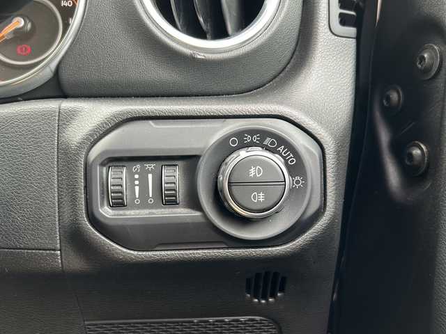 クライスラー・ジープ ジープ ラングラー アンリミテッド サハラ ローンチエディション 長野県 2018(平30)年 6.9万km グレー .ワンオーナー　/・ベージュレザーシート　/.純正ナビ/Bluetooth　アップルカープレイ/・バックカメラ/・ETC/・クルーズコントロール/・ドライブレコーダー/.アンドロイドオート/.純正18インチアルミホイール　/.シートヒーター　/.コーナーセンサー　/.スマートキー/.特殊形状ルーフ