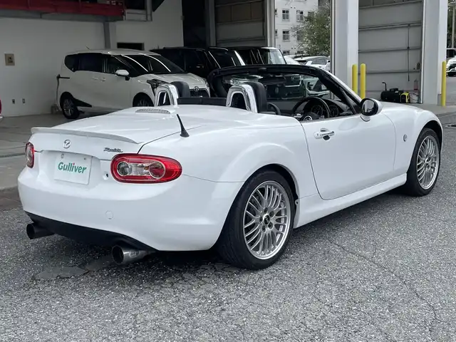 マツダ ロードスター VS RHT 愛知県 2012(平24)年 5.6万km クリスタルホワイトパールマイカ 純正ナビ(BT/AM/FM/SD/DVD)/社外柿本マフラー/BLITZ車高調/BBS社外ホイール/リアスポイラー/パドルシフト/HIDヘッドライト/純正マフラー(積込み)/純正サスペンション(積込み)/ETC/純正フロアマット/ハーフレザーシート/シートヒーター/フォグランプ