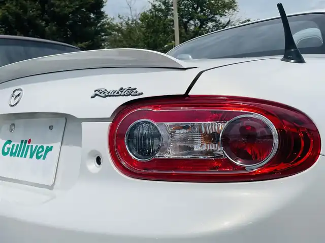 マツダ ロードスター VS RHT 愛知県 2012(平24)年 5.6万km クリスタルホワイトパールマイカ 純正ナビ(BT/AM/FM/SD/DVD)/社外柿本マフラー/BLITZ車高調/BBS社外ホイール/リアスポイラー/パドルシフト/HIDヘッドライト/純正マフラー(積込み)/純正サスペンション(積込み)/ETC/純正フロアマット/ハーフレザーシート/シートヒーター/フォグランプ
