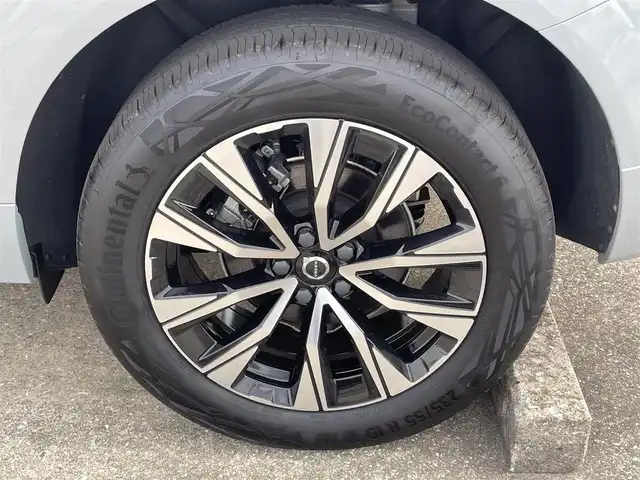 ボルボ ボルボ ＸＣ６０ アルティメット B5 AWD 東京都 2024(令6)年 0.7万km グレー 純正Ｇｏｏｇｌｅナビ/パノラマルーフ/黒レザーシート/３６０°カメラ/ワイヤレス充電/ベンチレーター/後席シートヒーター/ヘッドアップディスプレイ/ＡＣＣ/ＢＳＭ/レーンアシスト/ＥＴＣ/Ａｐｐｌｅ Cａｒ Pｌａｙ/クリスタルシフトノブ
