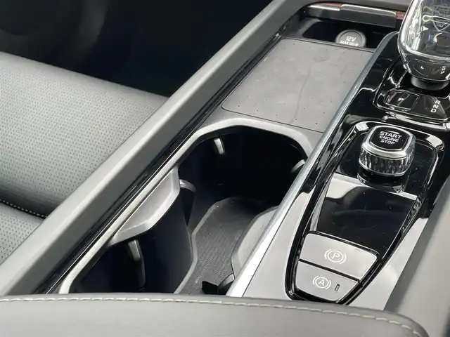ボルボ ボルボ ＸＣ６０ アルティメット B5 AWD 東京都 2024(令6)年 0.7万km グレー 純正Ｇｏｏｇｌｅナビ/パノラマルーフ/黒レザーシート/３６０°カメラ/ワイヤレス充電/ベンチレーター/後席シートヒーター/ヘッドアップディスプレイ/ＡＣＣ/ＢＳＭ/レーンアシスト/ＥＴＣ/Ａｐｐｌｅ Cａｒ Pｌａｙ/クリスタルシフトノブ