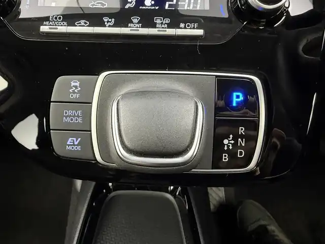 トヨタ アクア G 愛知県 2022(令4)年 6.7万km プラチナホワイトパールマイカ トヨタセーフティーセンス/純正ディスプレイオーディオ/・Bluetooth/革巻きステアリング/レーダークルーズコントロール/AC100V/ドライブレコーダー/コーナーセンサー/バックカメラ/ビルトインETC
