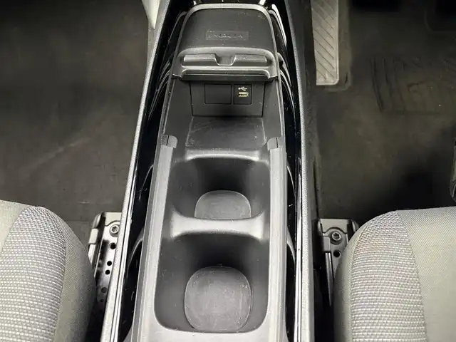 トヨタ アクア G 愛知県 2022(令4)年 6.7万km プラチナホワイトパールマイカ トヨタセーフティーセンス/純正ディスプレイオーディオ/・Bluetooth/革巻きステアリング/レーダークルーズコントロール/AC100V/ドライブレコーダー/コーナーセンサー/バックカメラ/ビルトインETC