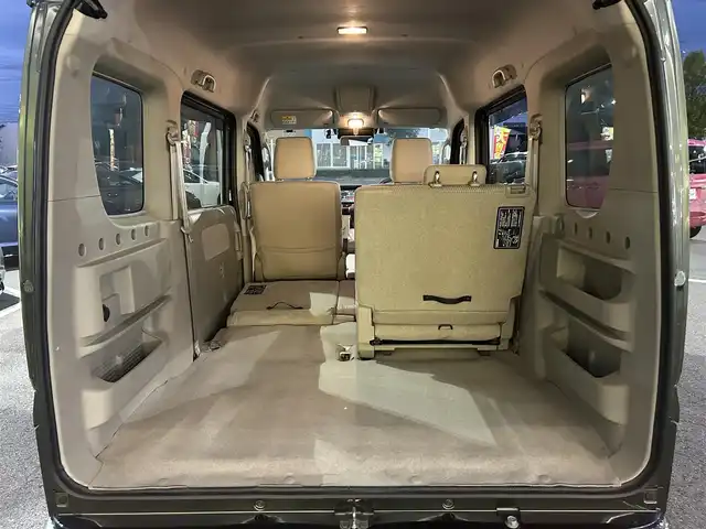 日産 ＮＶ１００クリッパー リオ E 愛媛県 2021(令3)年 3万km ＤグリーンＭ 登録時走行距離29902km/純正ナビ（MJ321D-W）/CD/DVD/TV/BT/バックカメラ/ETC/前後ドラレコ（ナビ連動）/衝突軽減ブレーキ/横滑り防止装置/リヤコーナーセンサー/オートライト/LEDヘッドライト/ハロゲンフォグランプ/助手席パワースライドドア/オートエアコン/リヤクーラー/スマートキー/運転席シートヒーター/純正フロアマット/純正アルミホイール