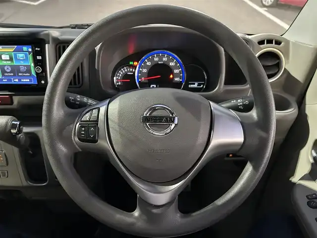 日産 ＮＶ１００クリッパー リオ E 愛媛県 2021(令3)年 3万km ＤグリーンＭ 登録時走行距離29902km/純正ナビ（MJ321D-W）/CD/DVD/TV/BT/バックカメラ/ETC/前後ドラレコ（ナビ連動）/衝突軽減ブレーキ/横滑り防止装置/リヤコーナーセンサー/オートライト/LEDヘッドライト/ハロゲンフォグランプ/助手席パワースライドドア/オートエアコン/リヤクーラー/スマートキー/運転席シートヒーター/純正フロアマット/純正アルミホイール