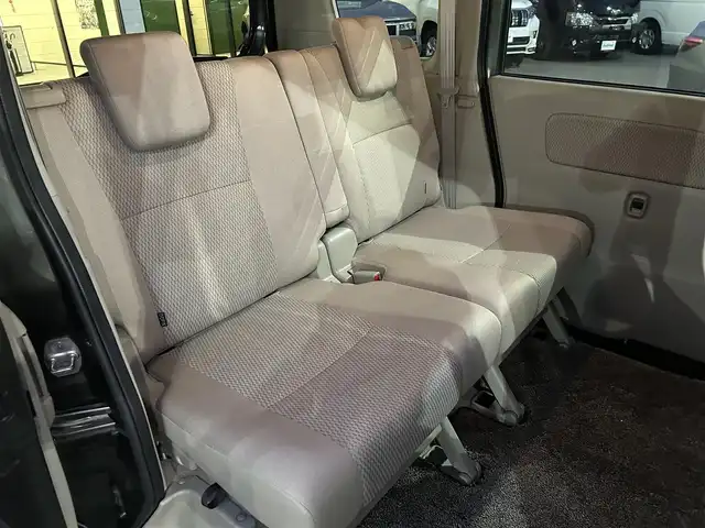 日産 ＮＶ１００クリッパー リオ E 愛媛県 2021(令3)年 3万km ＤグリーンＭ 登録時走行距離29902km/純正ナビ（MJ321D-W）/CD/DVD/TV/BT/バックカメラ/ETC/前後ドラレコ（ナビ連動）/衝突軽減ブレーキ/横滑り防止装置/リヤコーナーセンサー/オートライト/LEDヘッドライト/ハロゲンフォグランプ/助手席パワースライドドア/オートエアコン/リヤクーラー/スマートキー/運転席シートヒーター/純正フロアマット/純正アルミホイール