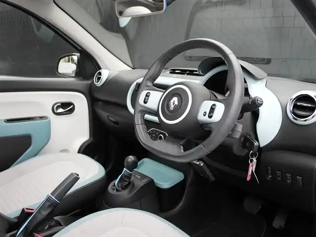 ルノー トゥインゴ インテンス キャンバストップ 静岡県 2016(平28)年 3.7万km ブルードラジェ キャンバストップ　電動オープン/社外15インチアルミホイール/ルーフスポイラー/アイドリングストップ/LEDヘッドライト/クルーズコントロール/リヤパーキングセンサー/キーレス/ETC