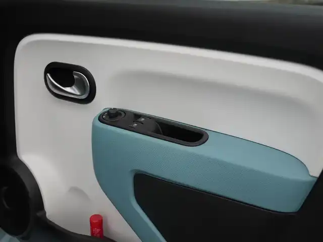 ルノー トゥインゴ インテンス キャンバストップ 静岡県 2016(平28)年 3.7万km ブルードラジェ キャンバストップ　電動オープン/社外15インチアルミホイール/ルーフスポイラー/アイドリングストップ/LEDヘッドライト/クルーズコントロール/リヤパーキングセンサー/キーレス/ETC