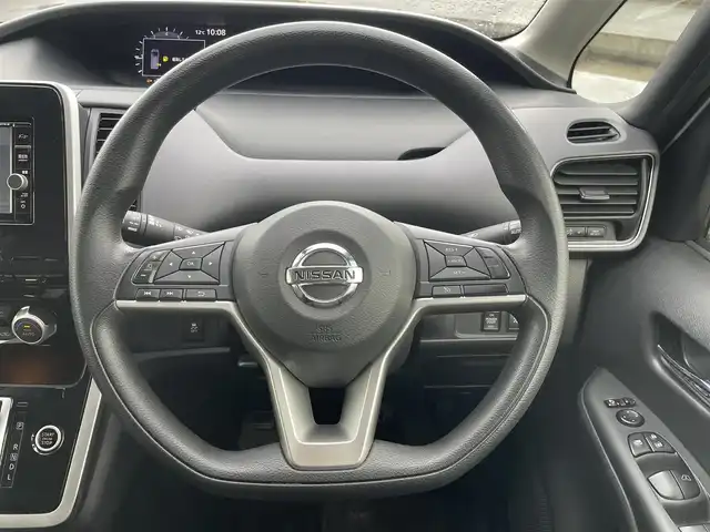 日産 セレナ X Vセレクション 富山県 2018(平30)年 8.8万km ブリリアントホワイトパール 純正７インチナビ／フルセグＴＶ／Ｂｌｕｅｔｏｏｔｈ／ＤＶＤ再生／ミュージックサーバー／ＥＴＣ／ドライブレコーダー／クルーズコントロール／両側パワースライドドア／ＬＥＤヘッドライト／