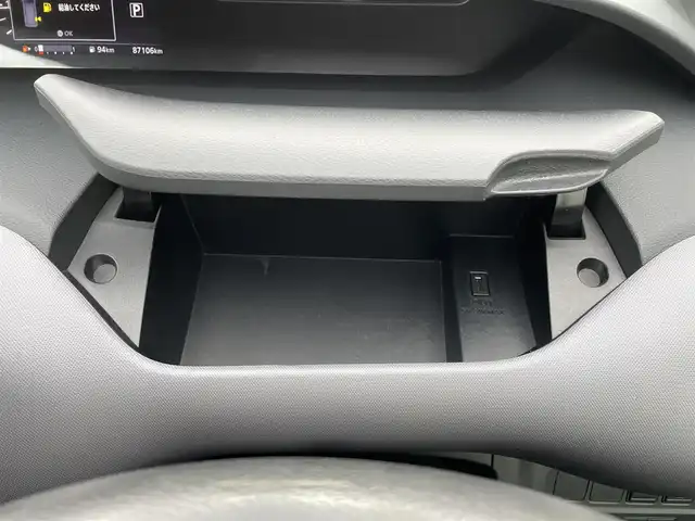 日産 セレナ X Vセレクション 富山県 2018(平30)年 8.8万km ブリリアントホワイトパール 純正７インチナビ／フルセグＴＶ／Ｂｌｕｅｔｏｏｔｈ／ＤＶＤ再生／ミュージックサーバー／ＥＴＣ／ドライブレコーダー／クルーズコントロール／両側パワースライドドア／ＬＥＤヘッドライト／