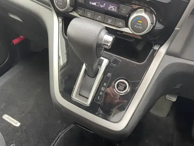 日産 セレナ X Vセレクション 富山県 2018(平30)年 8.8万km ブリリアントホワイトパール 純正７インチナビ／フルセグＴＶ／Ｂｌｕｅｔｏｏｔｈ／ＤＶＤ再生／ミュージックサーバー／ＥＴＣ／ドライブレコーダー／クルーズコントロール／両側パワースライドドア／ＬＥＤヘッドライト／