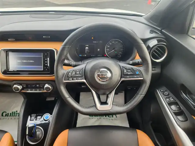 日産 キックス X ツートーンインテリアED 茨城県 2021(令3)年 6.3万km ブリリアントホワイトパール ストラーダナビ/フルセグTV/アラウンドビューモニター/ビルトインETC/ドライブレコーダー/インテリジェントクルーズコントロール/セーフティアシスト/・プロパイロット/・エマージェンシーブレーキ/・車線逸脱防止支援システム/・踏み間違い衝突防止アシスト/・ハイビームアシスト/デジタルルームミラー/LEDヘッドランプ/革巻きステアリング/ステアリングヒーター/ツートーン合皮シート/前席シートヒーター/純正17インチアルミホイール/スマートキー/プッシュエンジンスターター/禁煙車