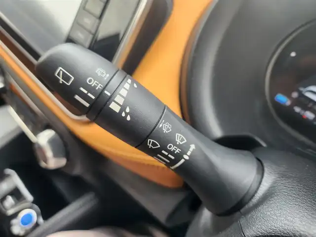 日産 キックス X ツートーンインテリアED 茨城県 2021(令3)年 6.3万km ブリリアントホワイトパール ストラーダナビ/フルセグTV/アラウンドビューモニター/ビルトインETC/ドライブレコーダー/インテリジェントクルーズコントロール/セーフティアシスト/・プロパイロット/・エマージェンシーブレーキ/・車線逸脱防止支援システム/・踏み間違い衝突防止アシスト/・ハイビームアシスト/デジタルルームミラー/LEDヘッドランプ/革巻きステアリング/ステアリングヒーター/ツートーン合皮シート/前席シートヒーター/純正17インチアルミホイール/スマートキー/プッシュエンジンスターター/禁煙車