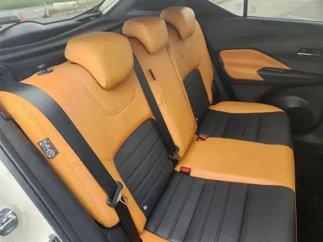 日産 キックス X ツートーンインテリアED 茨城県 2021(令3)年 6.3万km ブリリアントホワイトパール ストラーダナビ/フルセグTV/アラウンドビューモニター/ビルトインETC/ドライブレコーダー/インテリジェントクルーズコントロール/セーフティアシスト/・プロパイロット/・エマージェンシーブレーキ/・車線逸脱防止支援システム/・踏み間違い衝突防止アシスト/・ハイビームアシスト/デジタルルームミラー/LEDヘッドランプ/革巻きステアリング/ステアリングヒーター/ツートーン合皮シート/前席シートヒーター/純正17インチアルミホイール/スマートキー/プッシュエンジンスターター/禁煙車