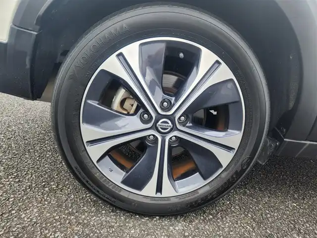 日産 キックス X ツートーンインテリアED 茨城県 2021(令3)年 6.3万km ブリリアントホワイトパール ストラーダナビ/フルセグTV/アラウンドビューモニター/ビルトインETC/ドライブレコーダー/インテリジェントクルーズコントロール/セーフティアシスト/・プロパイロット/・エマージェンシーブレーキ/・車線逸脱防止支援システム/・踏み間違い衝突防止アシスト/・ハイビームアシスト/デジタルルームミラー/LEDヘッドランプ/革巻きステアリング/ステアリングヒーター/ツートーン合皮シート/前席シートヒーター/純正17インチアルミホイール/スマートキー/プッシュエンジンスターター/禁煙車