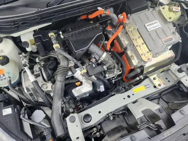 日産 キックス X ツートーンインテリアED 茨城県 2021(令3)年 6.3万km ブリリアントホワイトパール ストラーダナビ/フルセグTV/アラウンドビューモニター/ビルトインETC/ドライブレコーダー/インテリジェントクルーズコントロール/セーフティアシスト/・プロパイロット/・エマージェンシーブレーキ/・車線逸脱防止支援システム/・踏み間違い衝突防止アシスト/・ハイビームアシスト/デジタルルームミラー/LEDヘッドランプ/革巻きステアリング/ステアリングヒーター/ツートーン合皮シート/前席シートヒーター/純正17インチアルミホイール/スマートキー/プッシュエンジンスターター/禁煙車