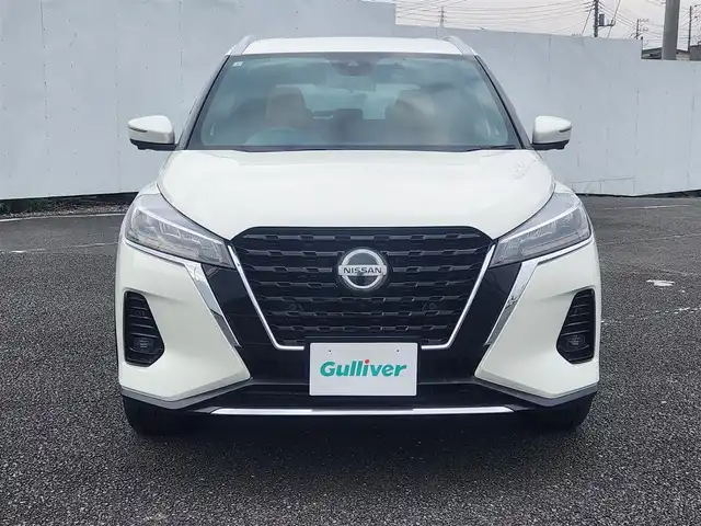 日産 キックス X ツートーンインテリアED 茨城県 2021(令3)年 6.3万km ブリリアントホワイトパール ストラーダナビ/フルセグTV/アラウンドビューモニター/ビルトインETC/ドライブレコーダー/インテリジェントクルーズコントロール/セーフティアシスト/・プロパイロット/・エマージェンシーブレーキ/・車線逸脱防止支援システム/・踏み間違い衝突防止アシスト/・ハイビームアシスト/デジタルルームミラー/LEDヘッドランプ/革巻きステアリング/ステアリングヒーター/ツートーン合皮シート/前席シートヒーター/純正17インチアルミホイール/スマートキー/プッシュエンジンスターター/禁煙車