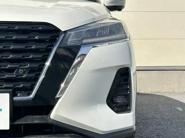 日産 キックス X ツートーンインテリアED 茨城県 2021(令3)年 6.3万km ブリリアントホワイトパール 社外ナビ（Bluetooth/フルセグ/CD/DVD)/アラウンドビューモニター/ビルトインETC/ドライブレコーダー/インテリジェントクルーズコントロール/セーフティアシスト/・プロパイロット/・エマージェンシーブレーキ/・車線逸脱防止支援システム/・踏み間違い衝突防止アシスト/・ハイビームアシスト/デジタルルームミラー/LEDヘッドランプ/革巻きステアリング/ステアリングヒーター/ツートーン合皮シート/前席シートヒーター/純正17インチアルミホイール/スマートキー/プッシュエンジンスターター/禁煙車