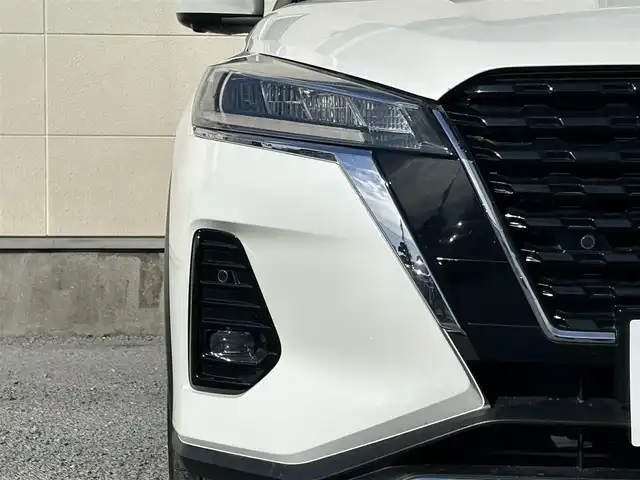 日産 キックス X ツートーンインテリアED 茨城県 2021(令3)年 6.3万km ブリリアントホワイトパール 社外ナビ（Bluetooth/フルセグ/CD/DVD)/アラウンドビューモニター/ビルトインETC/ドライブレコーダー/インテリジェントクルーズコントロール/セーフティアシスト/・プロパイロット/・エマージェンシーブレーキ/・車線逸脱防止支援システム/・踏み間違い衝突防止アシスト/・ハイビームアシスト/デジタルルームミラー/LEDヘッドランプ/革巻きステアリング/ステアリングヒーター/ツートーン合皮シート/前席シートヒーター/純正17インチアルミホイール/スマートキー/プッシュエンジンスターター/禁煙車