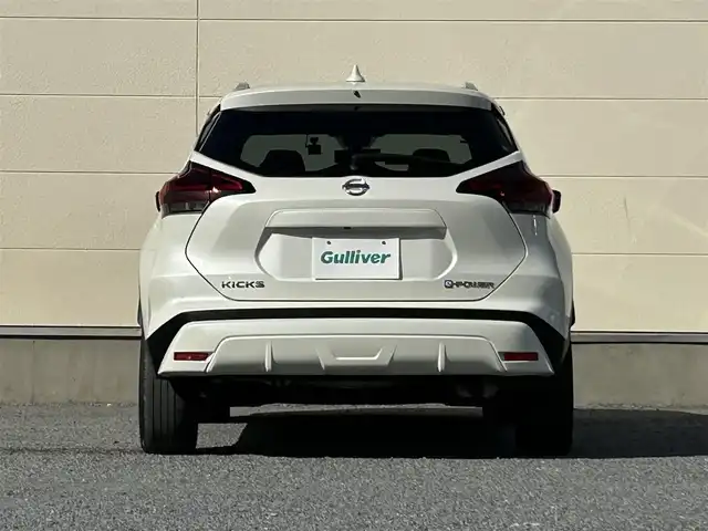 日産 キックス X ツートーンインテリアED 茨城県 2021(令3)年 6.3万km ブリリアントホワイトパール 社外ナビ（Bluetooth/フルセグ/CD/DVD)/アラウンドビューモニター/ビルトインETC/ドライブレコーダー/インテリジェントクルーズコントロール/セーフティアシスト/・プロパイロット/・エマージェンシーブレーキ/・車線逸脱防止支援システム/・踏み間違い衝突防止アシスト/・ハイビームアシスト/デジタルルームミラー/LEDヘッドランプ/革巻きステアリング/ステアリングヒーター/ツートーン合皮シート/前席シートヒーター/純正17インチアルミホイール/スマートキー/プッシュエンジンスターター/禁煙車
